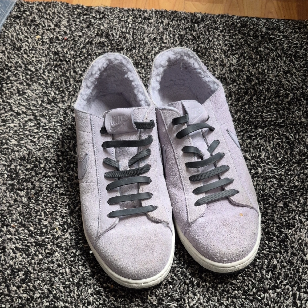 Nike Women's Light Gray Sneakers